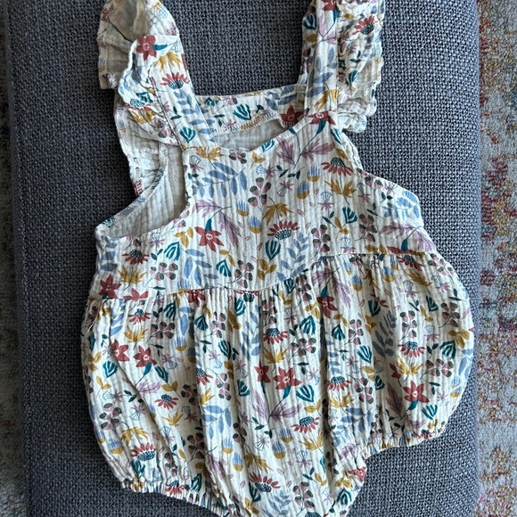 Apple Park Organic flutter sleeve romper 12-18 months - Picture 3 of 4